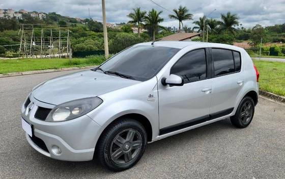 RENAULT SANDERO 1.6 VIBE 8V FLEX 4P MANUAL RENAULT SANDERO 1.6 VIBE 8V FLEX 4P MANUAL